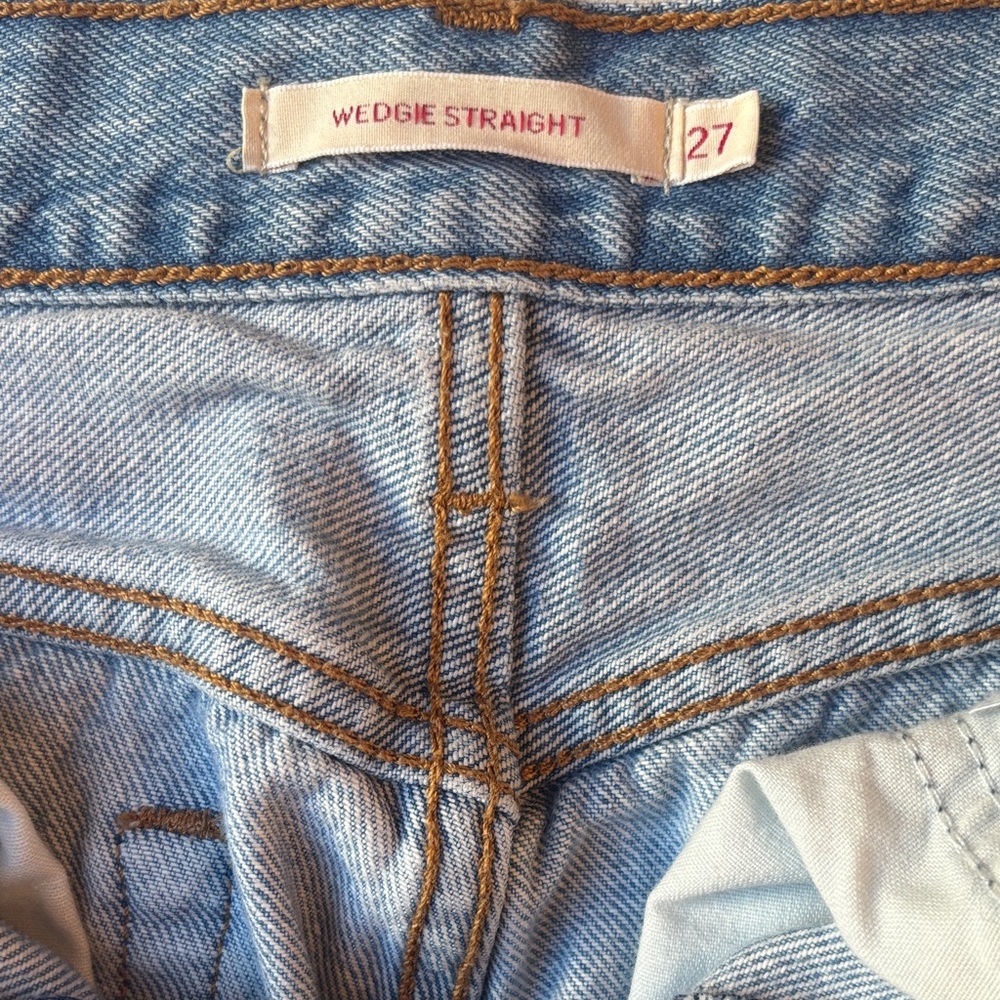 Levi's Women's Distressed Wedgie Straight Leg Light Wash Jeans Size 27 - Picture 9 of 15